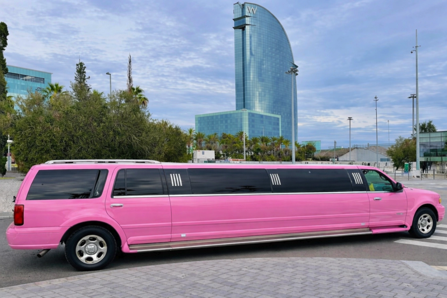 limusina rosa hummer fondo hotel w
