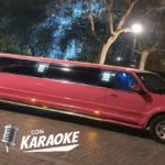 Limusina Navigator rosa de LimoluxBCN para eventos y celebraciones. Alquiler de limusinas en Barcelona con regalo de cumpleaños y karaoke
